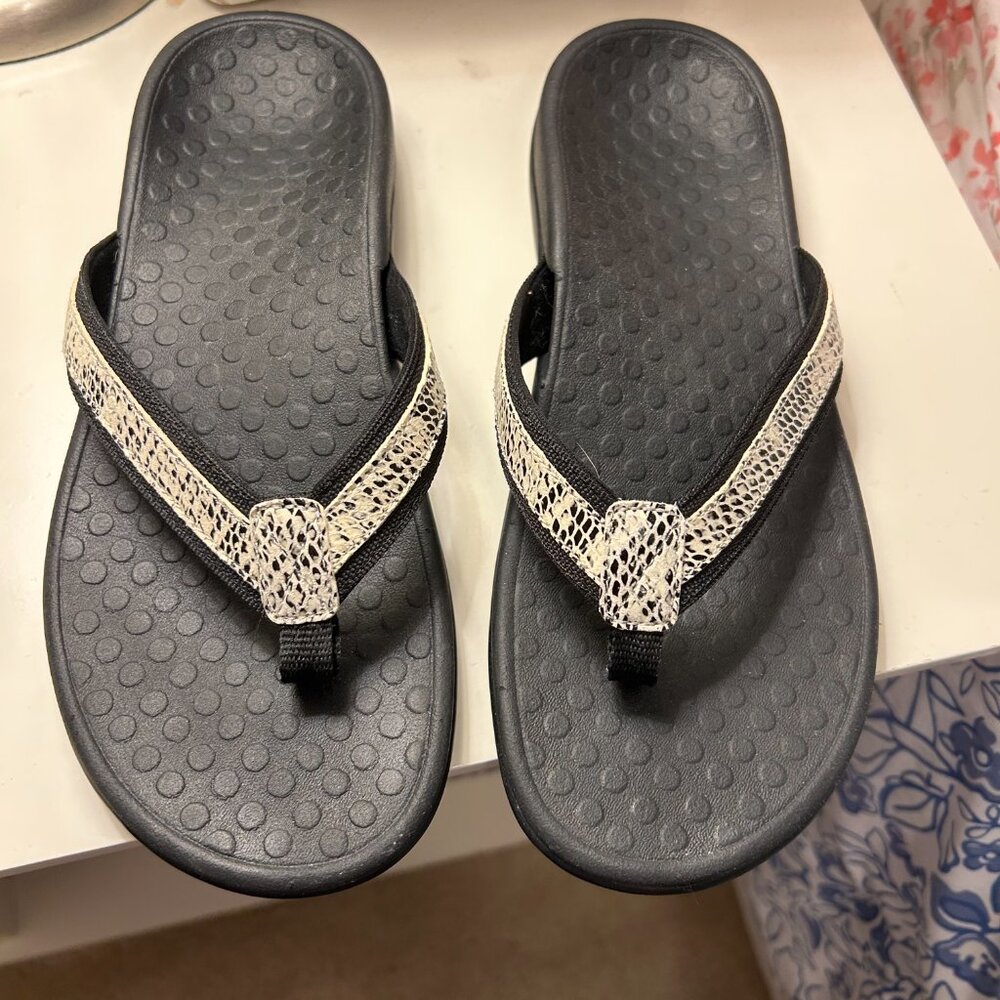 Vionic Tide Snake Print size 8